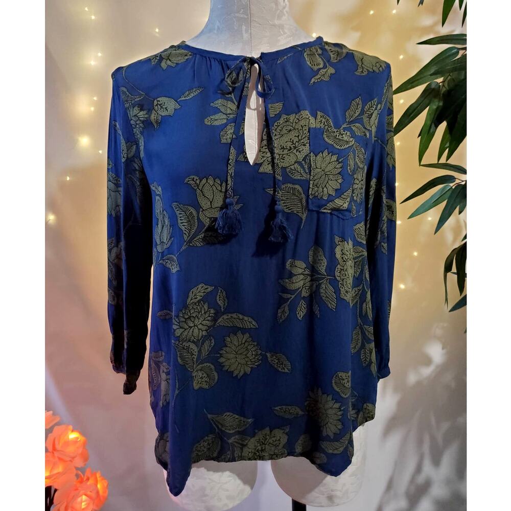 a.n.a. Floral Peasant Keyhole Tie Neck Hi-Low Blue/Green Blouse Women's Size M